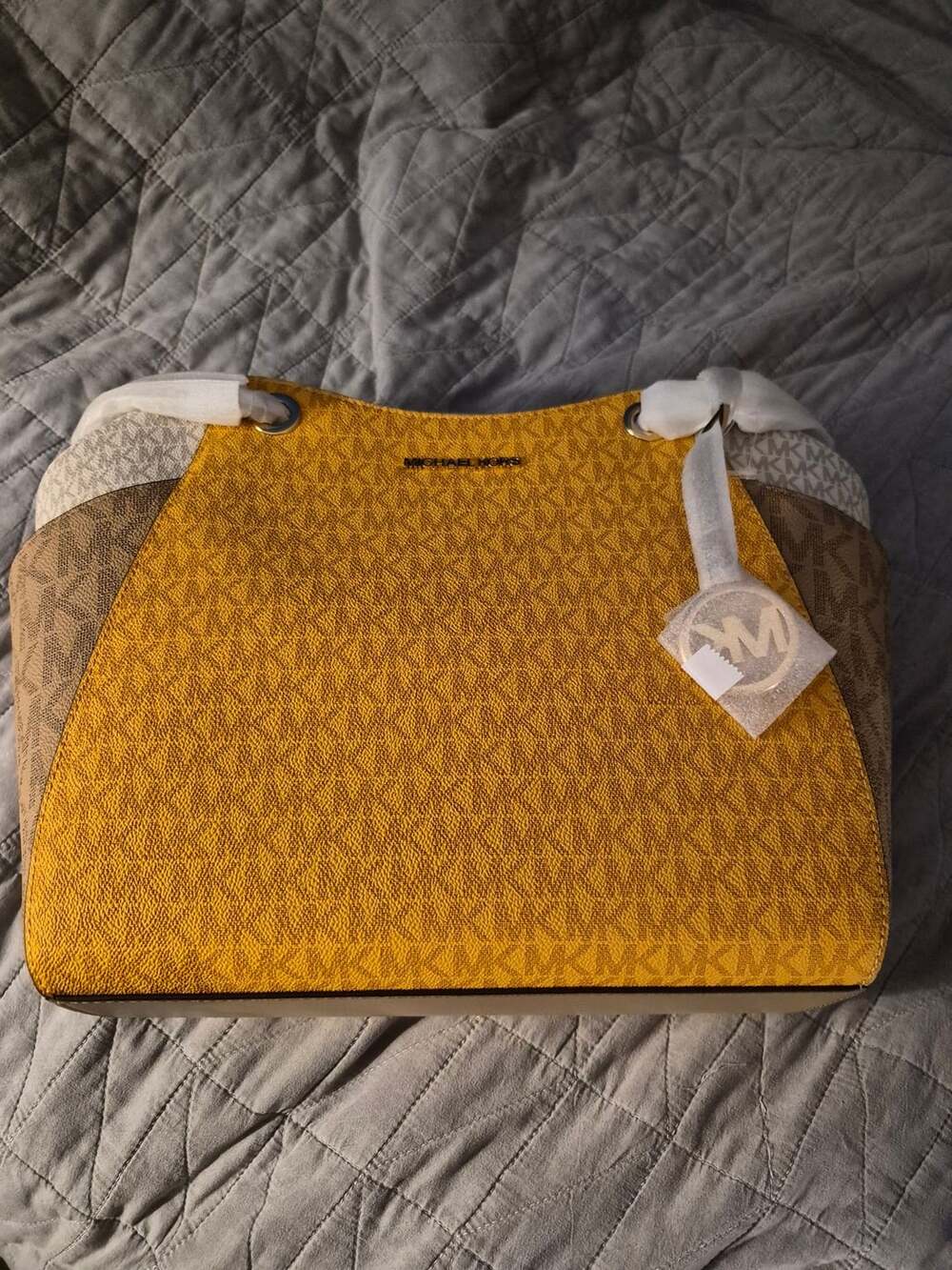 Michael Kors Jet Set Large Color-Block Signature Logo Shoulder Tote Bag in Honey